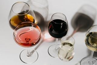 Choisir un verre à vin : calice, matière et entretien