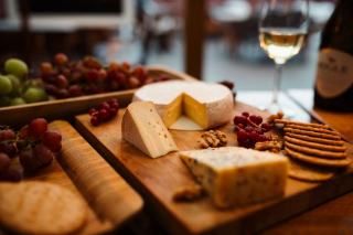Accord vin fromage : le blanc avant le rouge